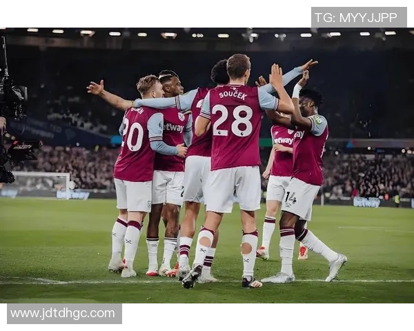 桑德兰与西汉姆联争夺S希门尼斯AC米兰或将考虑出售他